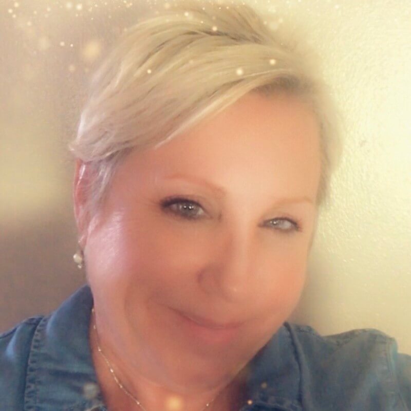 Debbie Meeuws headshot