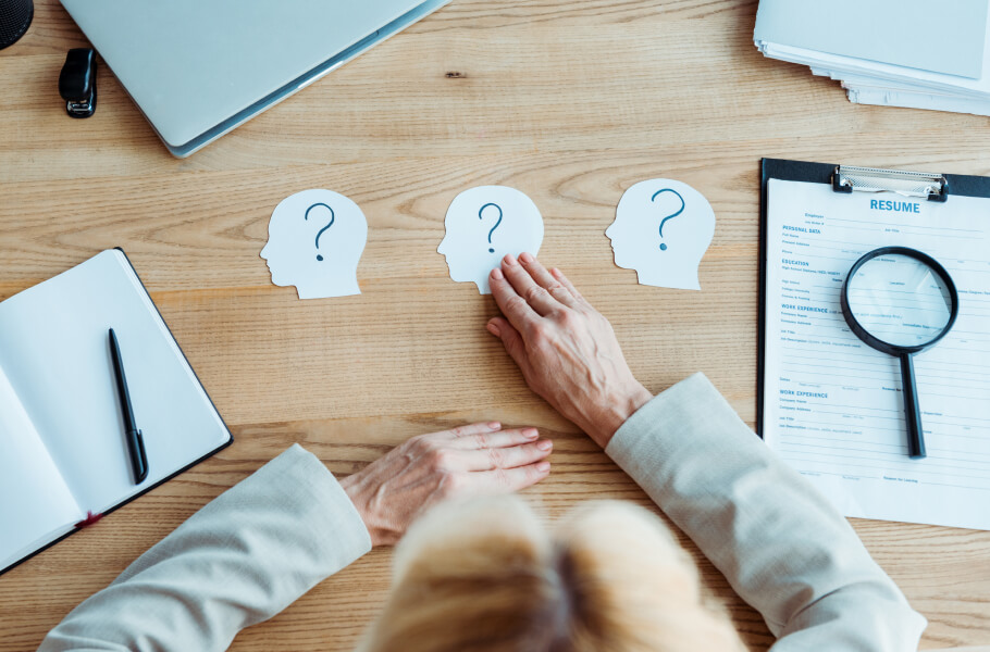 Three human heads with a question mark indicateÂ