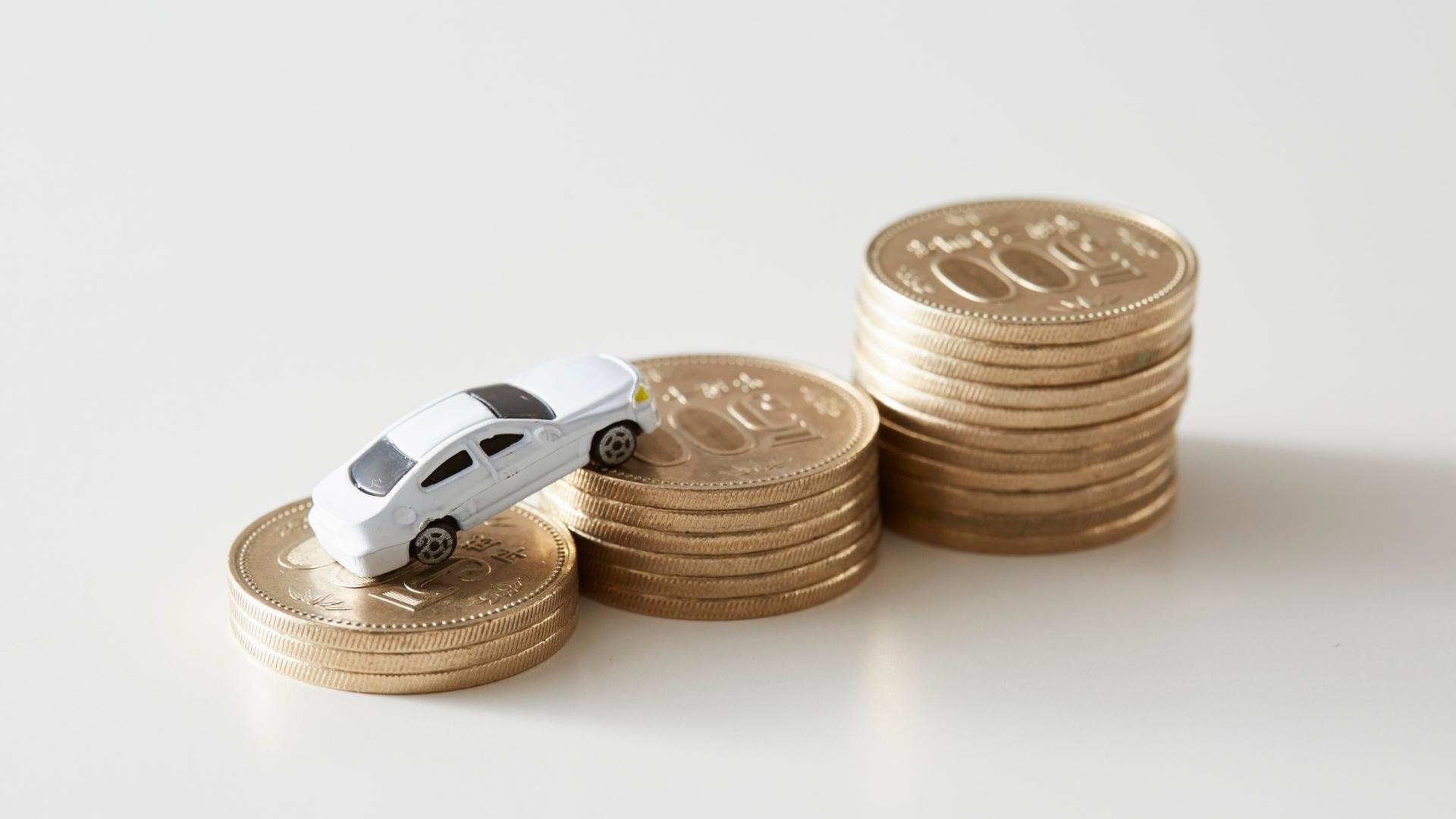 three stacking coins with toy car