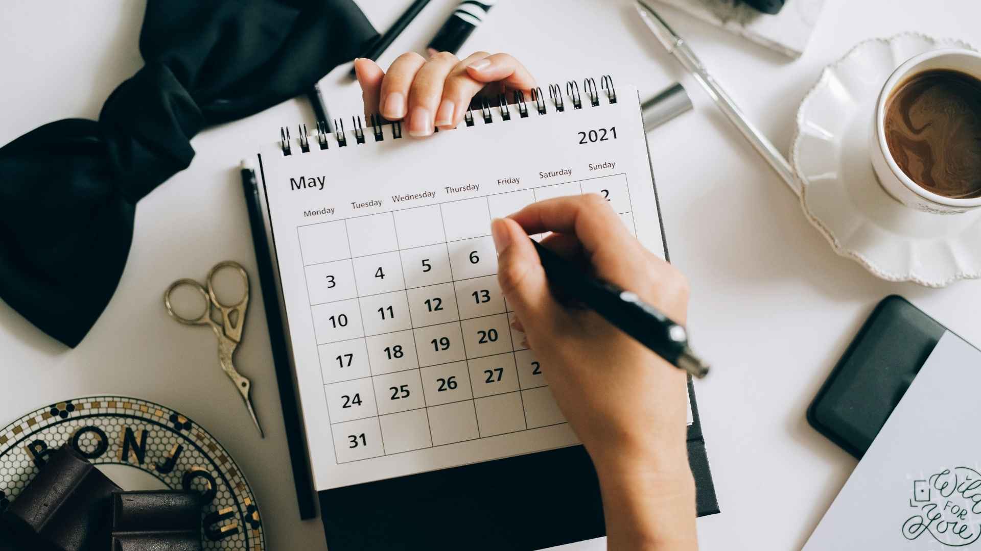 woman writing on the calendar