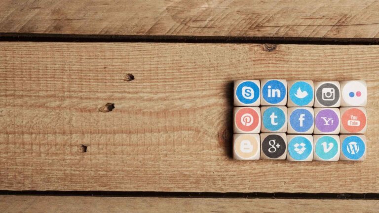 wooden square blocks of social media icons